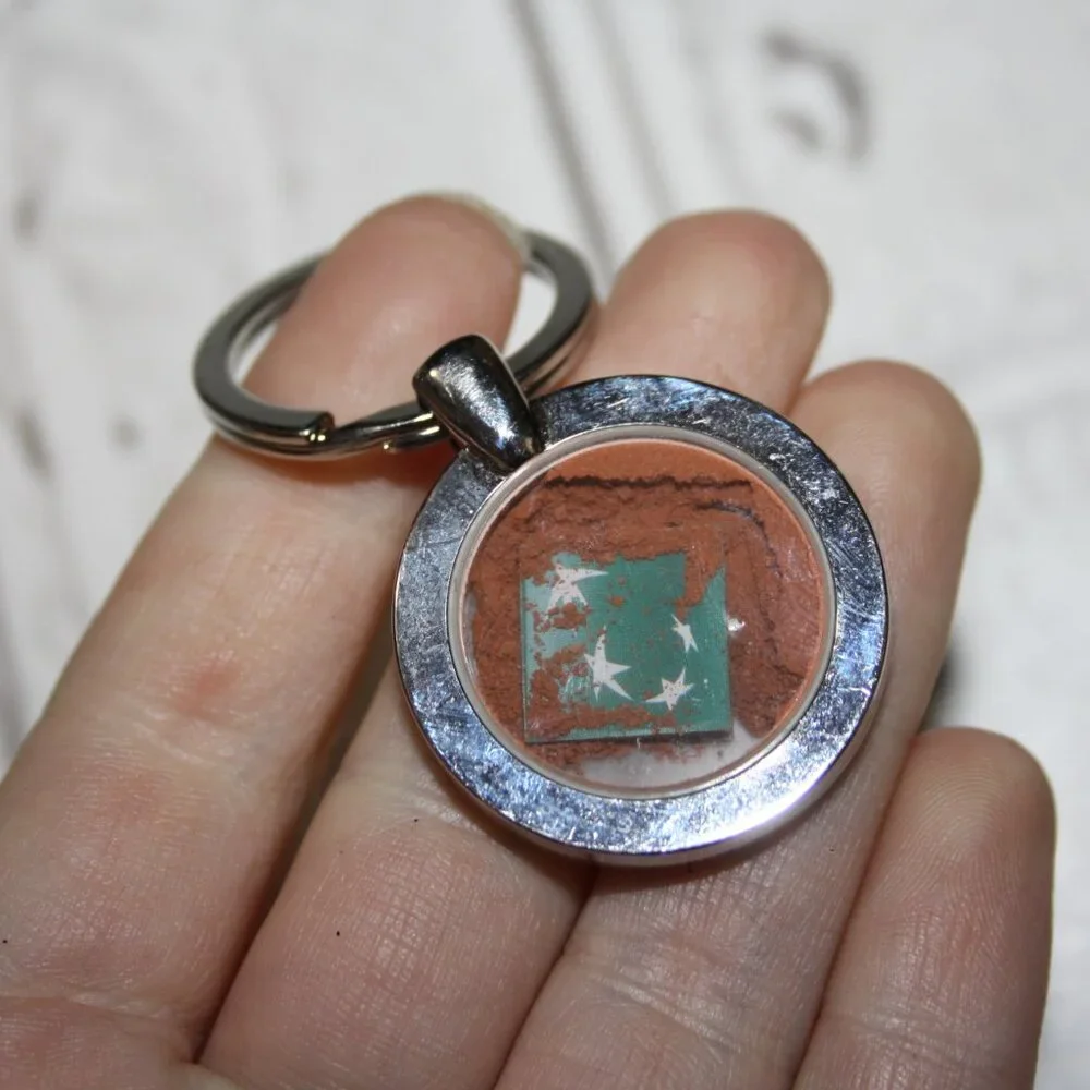 🌊🔗 Silver Keychain with Sand & Charms – 2⅜